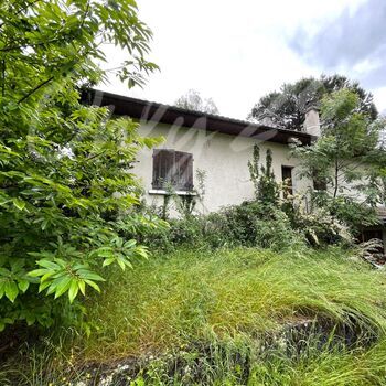 Villa individuelle à restaurer : Villa individuelle à restaurer
